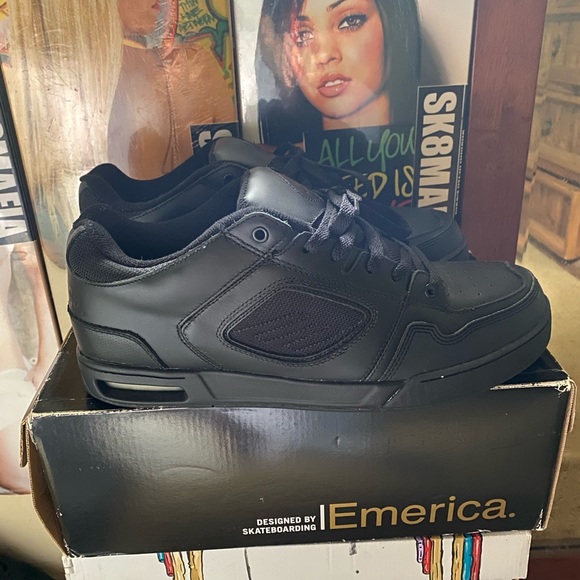 Andrew Reynolds the boss SOLD - Picture 4 of 4